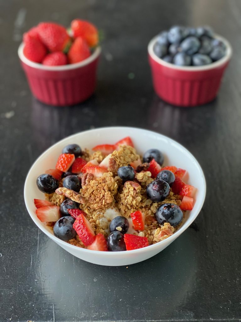 granola with bleberries, strawberries and Greek yogurt